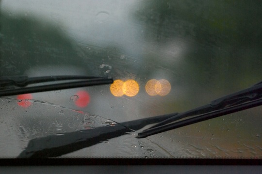 Changing Windshield Wipers - Auto Repair